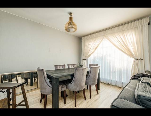 2 BEDROOM TOWNHOUSE FOR SALE IN LINDHAVEN